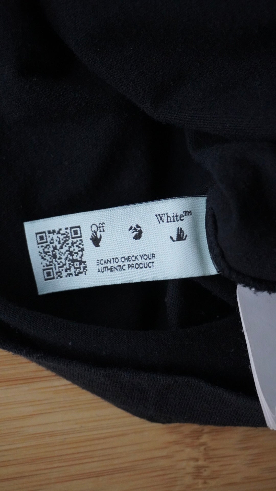 Off-White T-shirt- S
